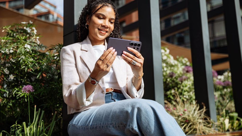 Samsung Galaxy AI: Intelligent Features for Communication, Search, and Everyday Productivity